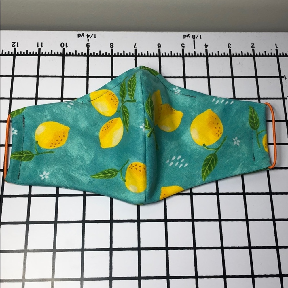 100% cotton face mask with adjustable nose bridge